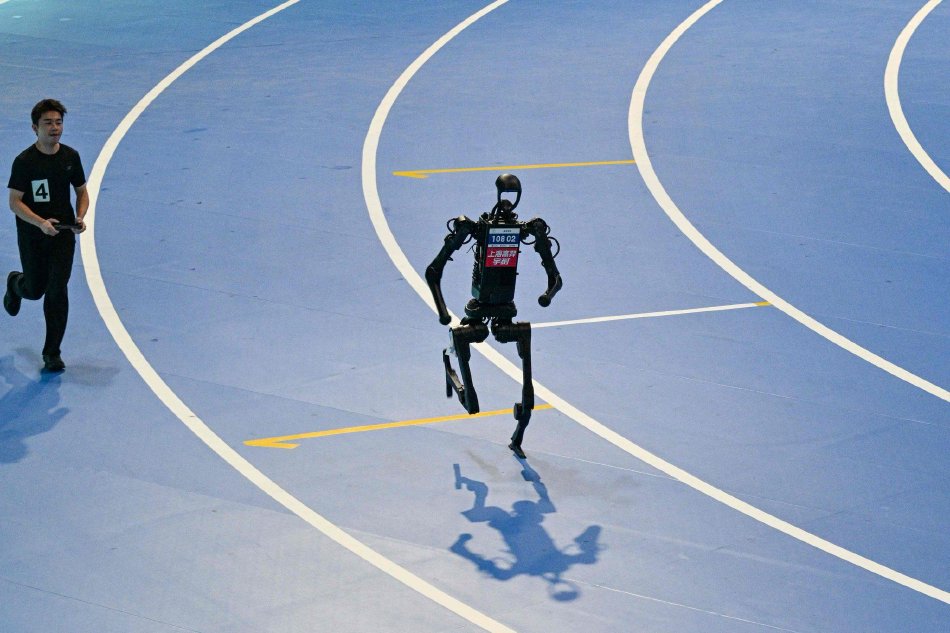 世界人形机器人运动会首金出炉，机器人ETF易方达（159530）标的指数涨超2%