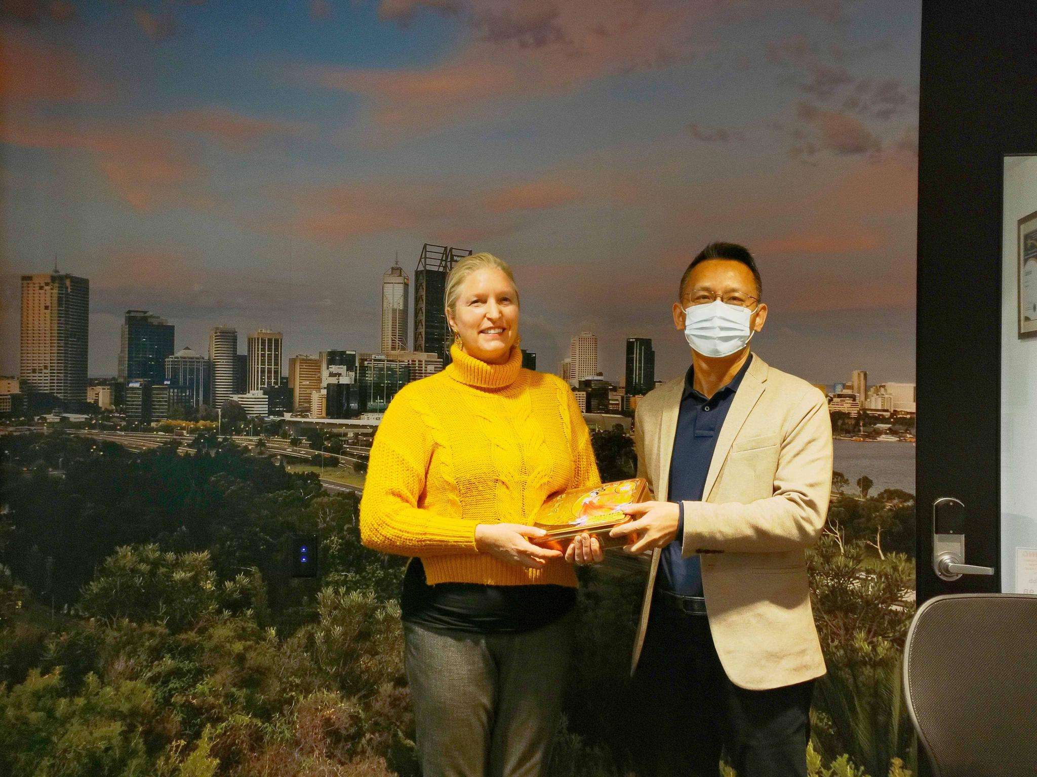 吕瑞浩公参会见非盟委员会会议管理和出版司司长纳哈