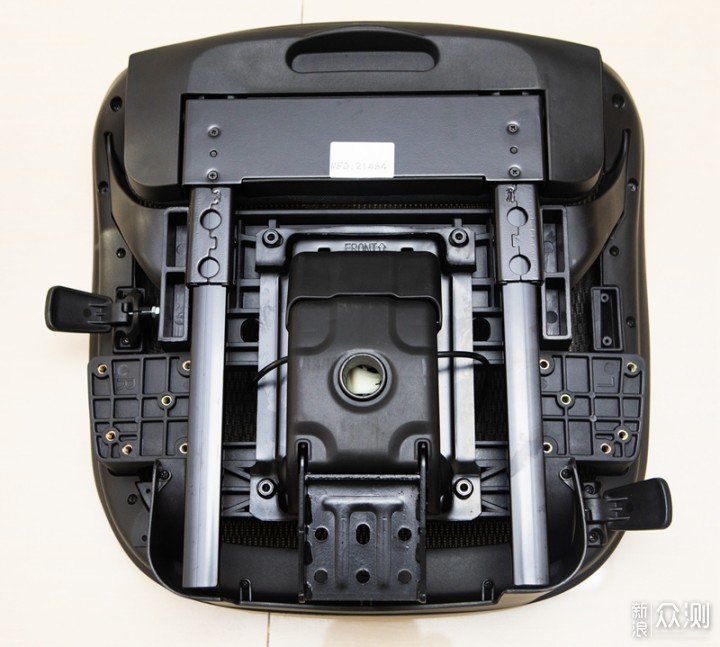 永艺股份获得发明专利授权：“一种座椅”