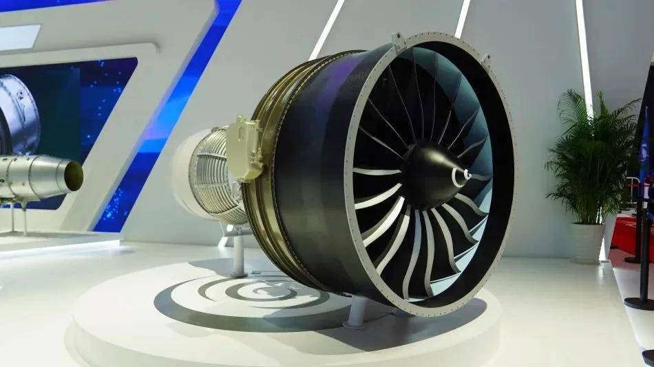 兆瓦级氢燃料航空涡桨发动机首飞成功