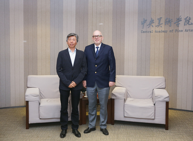 涂鹏飞参赞会见几内亚比绍商会会长巴尔德