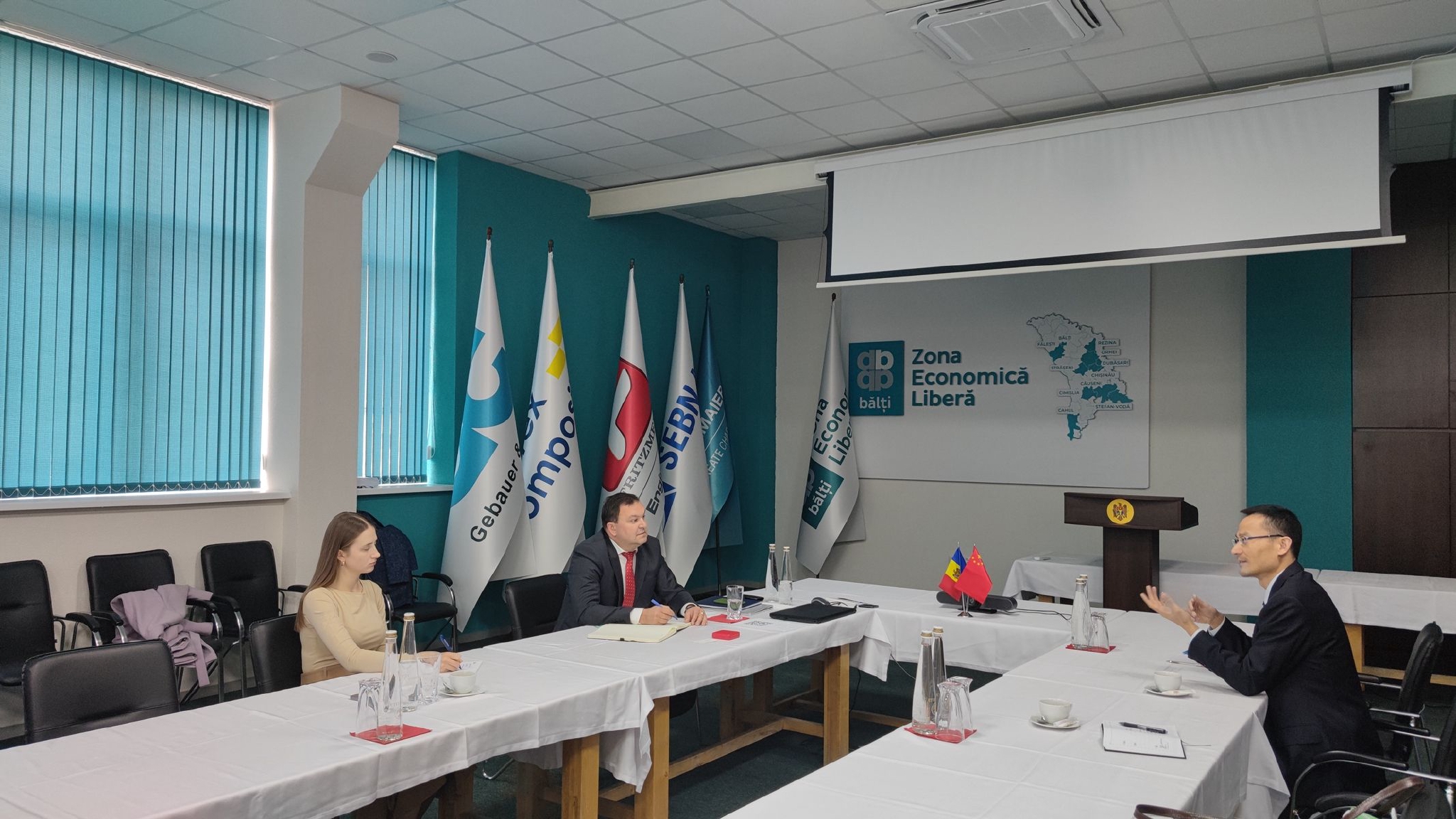 涂鹏飞参赞会见几内亚比绍商会会长巴尔德