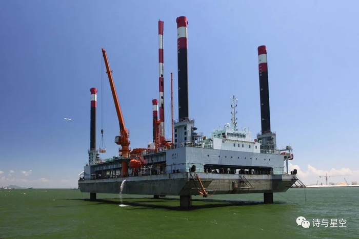 振华重工获得发明专利授权：“一种用于半圆弧大梁岸桥的运行小车制备方法”