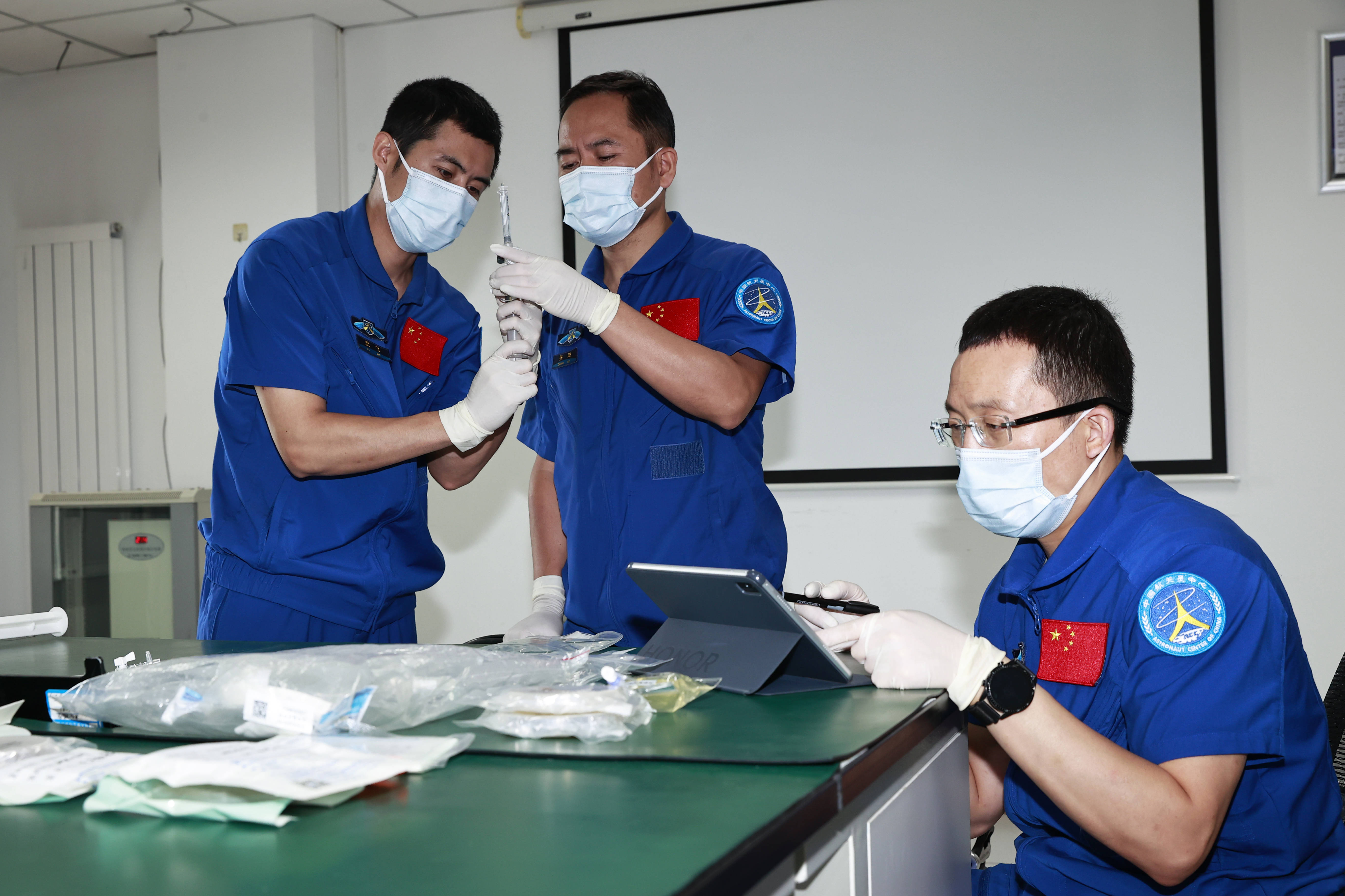 神舟二十三号丨神二十三乘组1名航天员将开展1年期在轨驻留试验